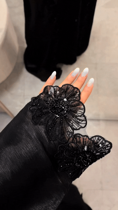 Black abaya with embroidered flowers 🖤